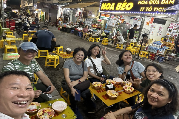 Discover the Vibrant Flavors of Hanoi's Street Food Scene - photo 4